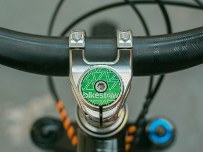 Top Cap on bike lower res